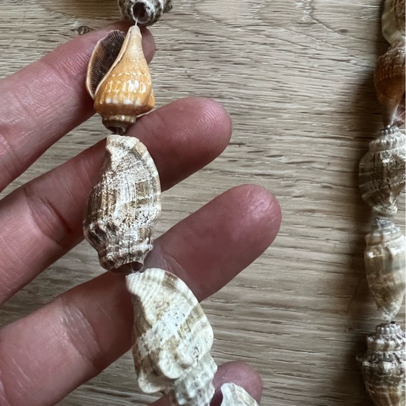 17” Shell Necklace - Picture 4 of 4